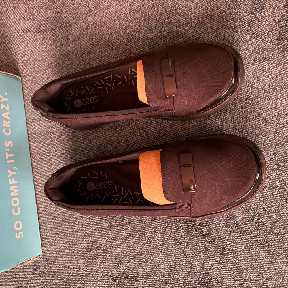 BZees Women’s Black Loafers